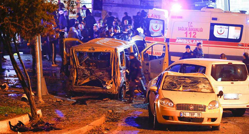 İçişleri Bakanı: Biri canlı bomba, diğeri bombalı araçla 2 saldırı var!